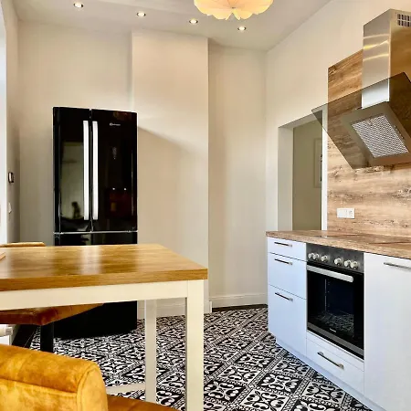 Charmante Stadtvilla Apartamento